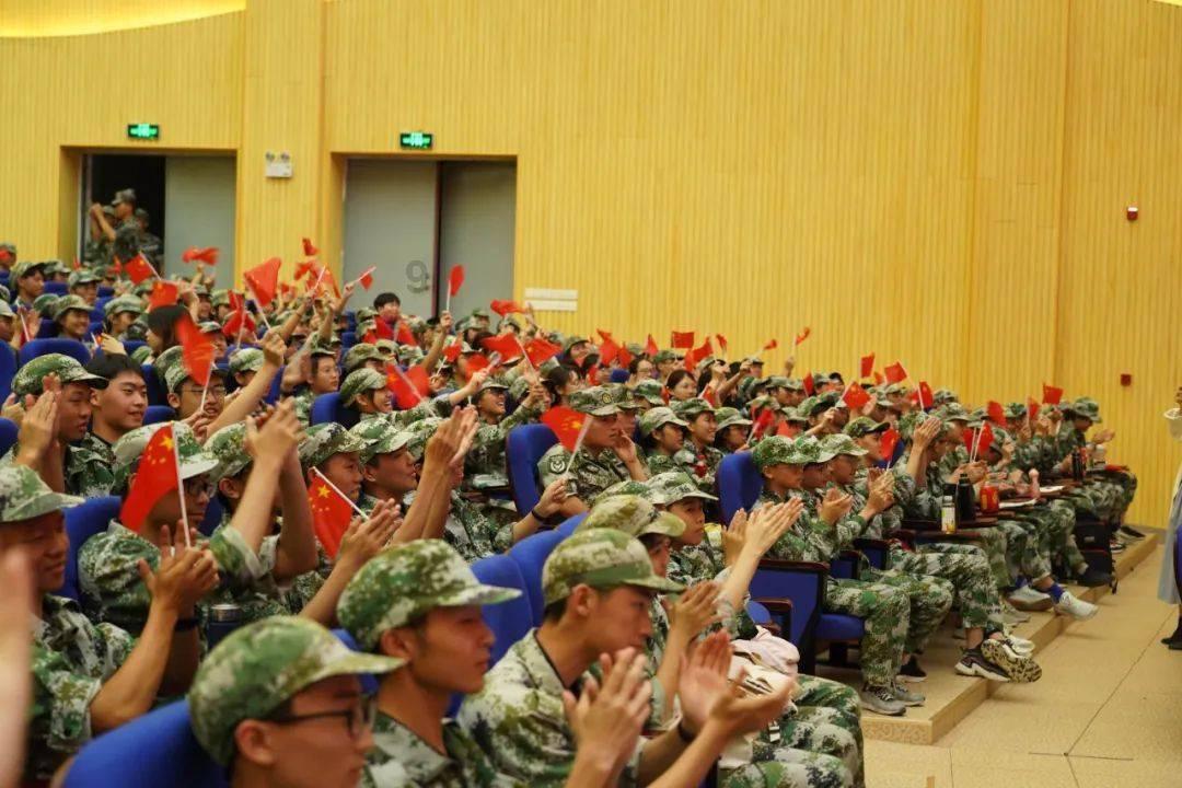 应届大学生简历自我评价17篇