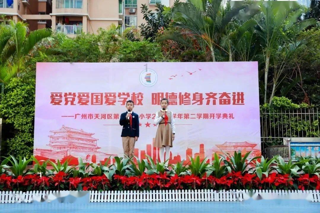 山东:春运繁忙 火车“游”过渤海湾